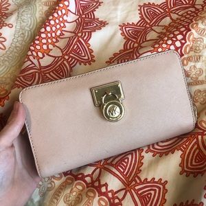 Rosé Michael Kors Zip-Up Wallet 👅